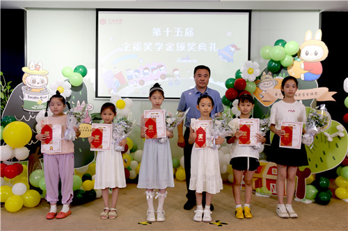 獎學金7_副本.jpg 獎學金7_副本.jpg